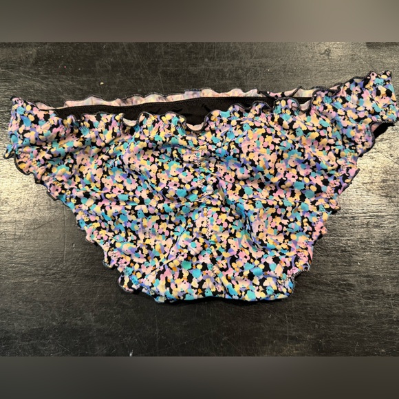 4/$15 Victoria's Secret Patterned Bikini with Scrunch/Ruched Bottom - Picture 3 of 5